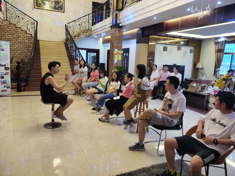 輕松室內(nèi)趣味轟趴小團建